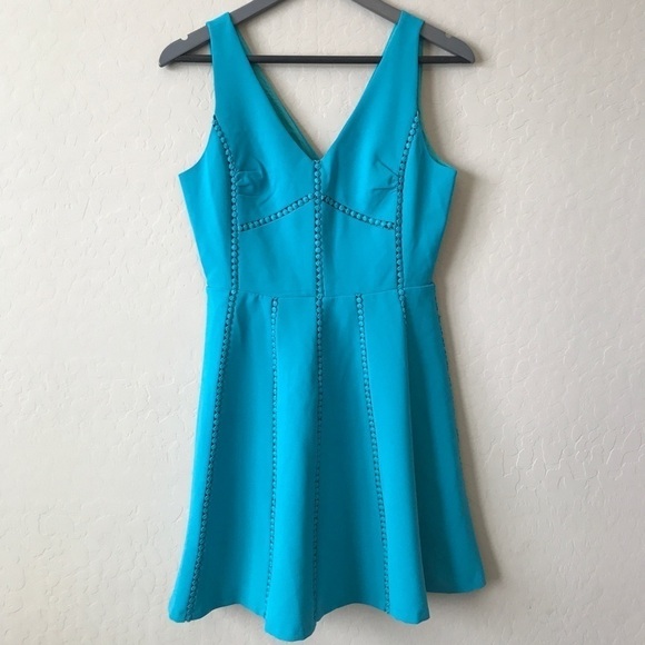 ARYN K V-Neck Flar Mini Dress - Picture 5 of 8